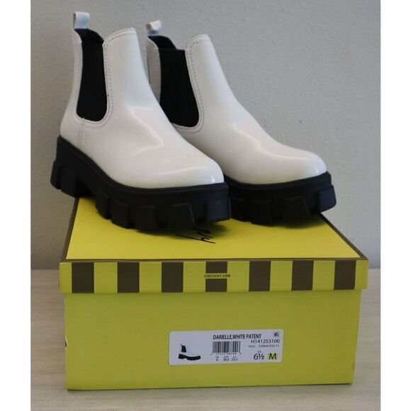 Circus NY H1412S3100 Women's Sz 6.5M White Darielle Lug Sole Chelsea Boots $100 - Picture 1 of 10